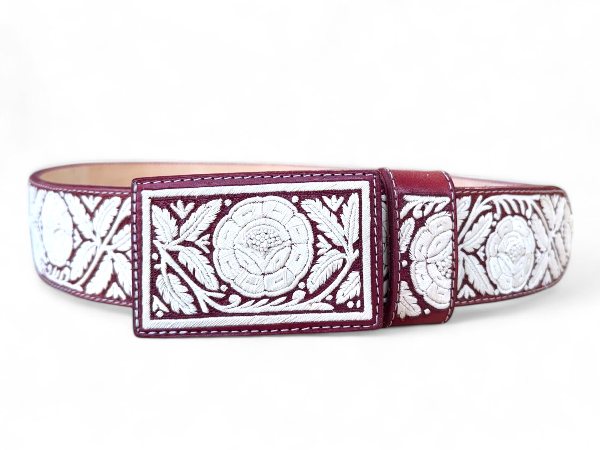 CA CINTO PITEADO BORDADO EN PITA FINA BURDEOS