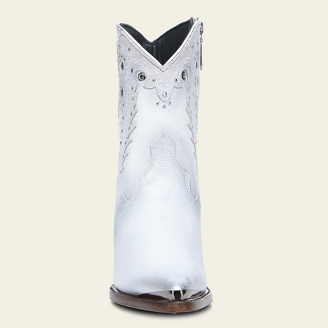 BOTA CUADRA BLANCA BORDADO Y TACHUELAS CU957