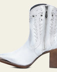 BOTA CUADRA BLANCA BORDADO Y TACHUELAS CU957