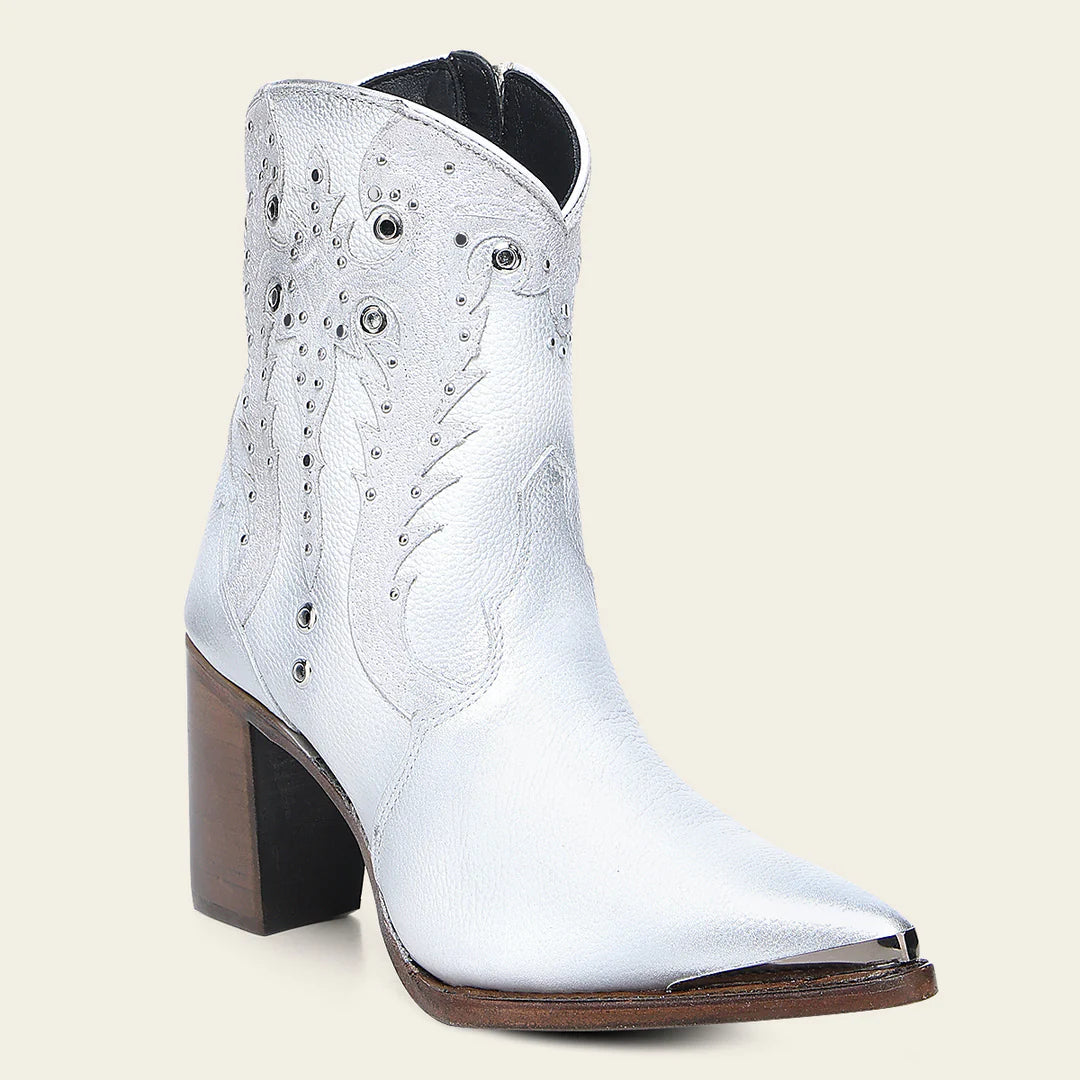 BOTA CUADRA BLANCA BORDADO Y TACHUELAS CU957