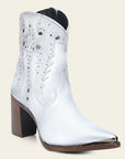 BOTA CUADRA BLANCA BORDADO Y TACHUELAS CU957